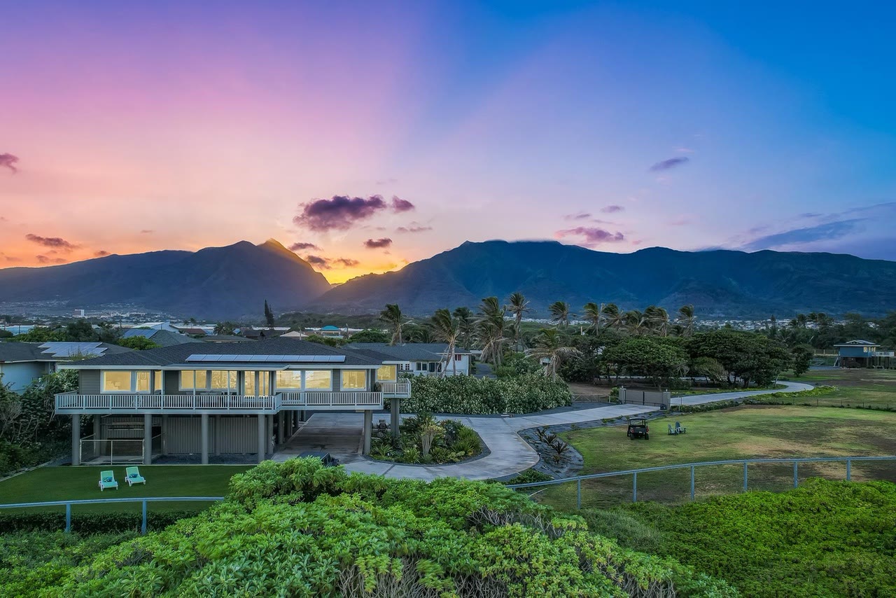 A Breen-built home on Maui at sunset, with the West Maui Mountains behind